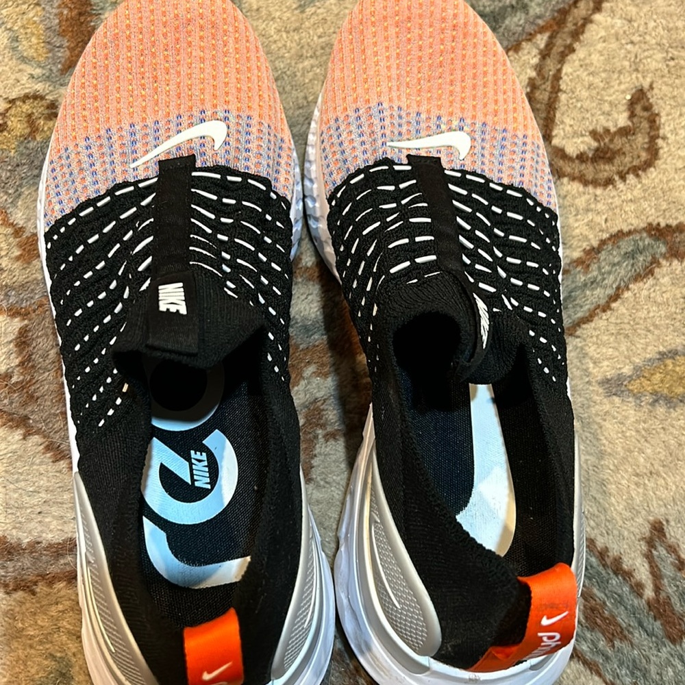 Nike phantom men’s running shoes. LIKE NEW